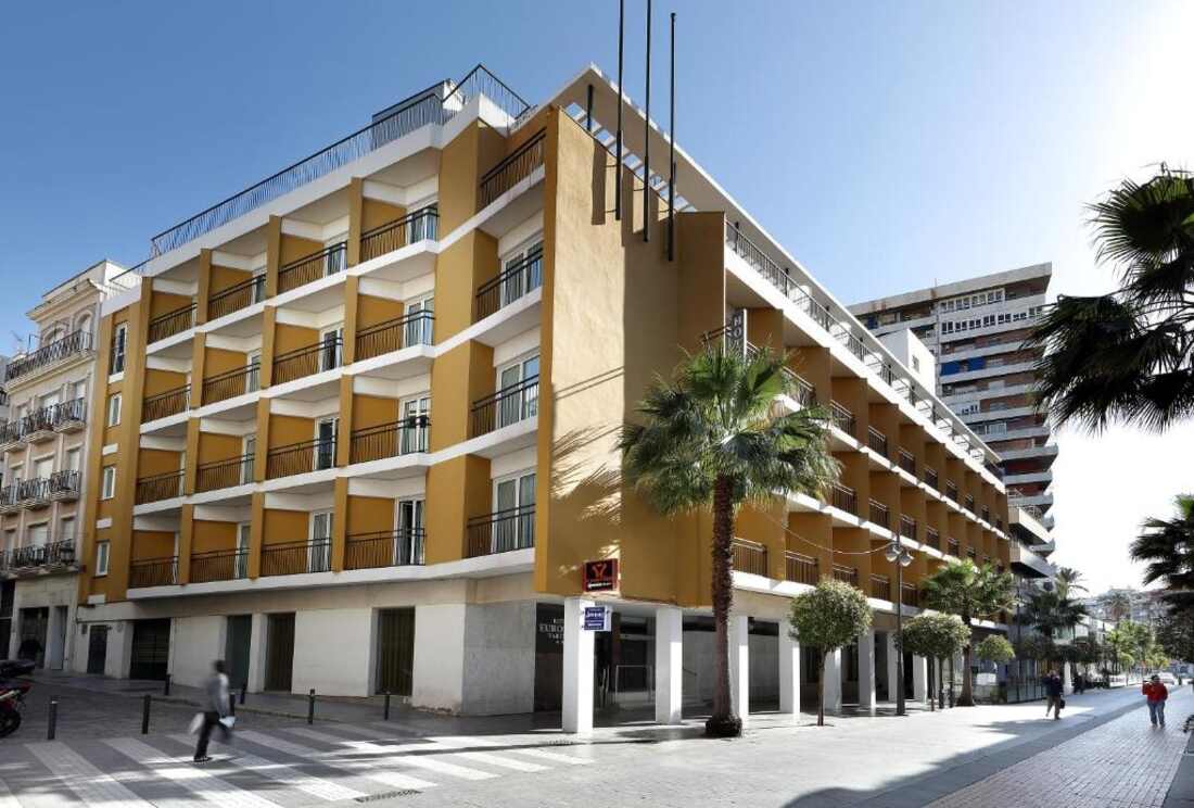 Dorma Tartessos hotel building on Avenida Martín Alonso Pinzón